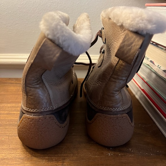 Leather Sorel Boots with Fur Lining - Picture 6 of 7